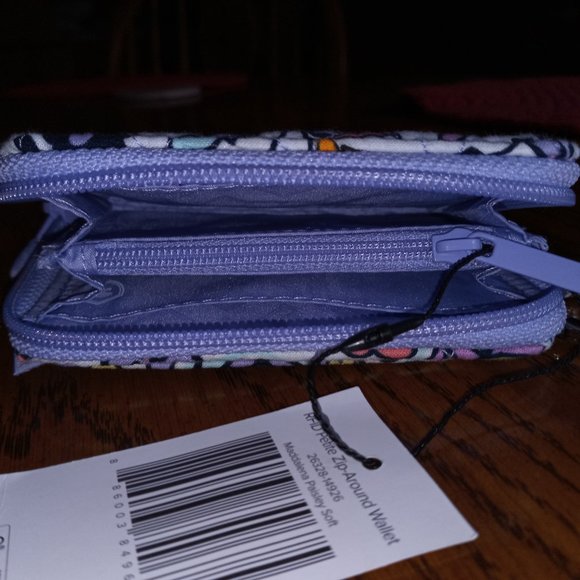 *Price Drop* New Vera Bradley Petite Zip-Around Wallet - Picture 4 of 6